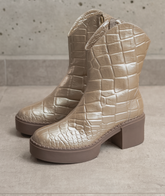 Botín Montana en Dorado con Estilo Texano