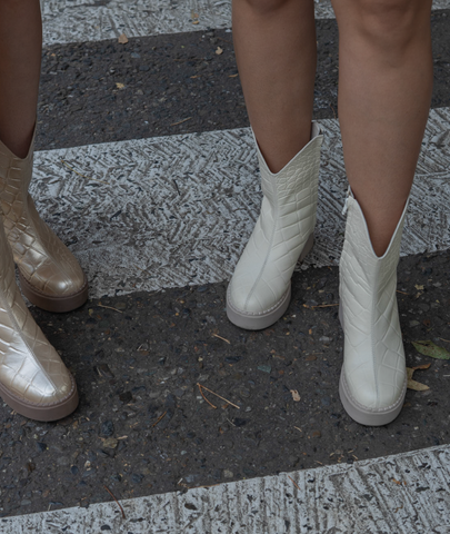 Botín Montana en Cuero Talco (Blanco hueso) con Estilo Texano