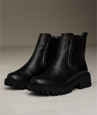 Botín Nova negro – Botín en cuero negro con estilo chelsea