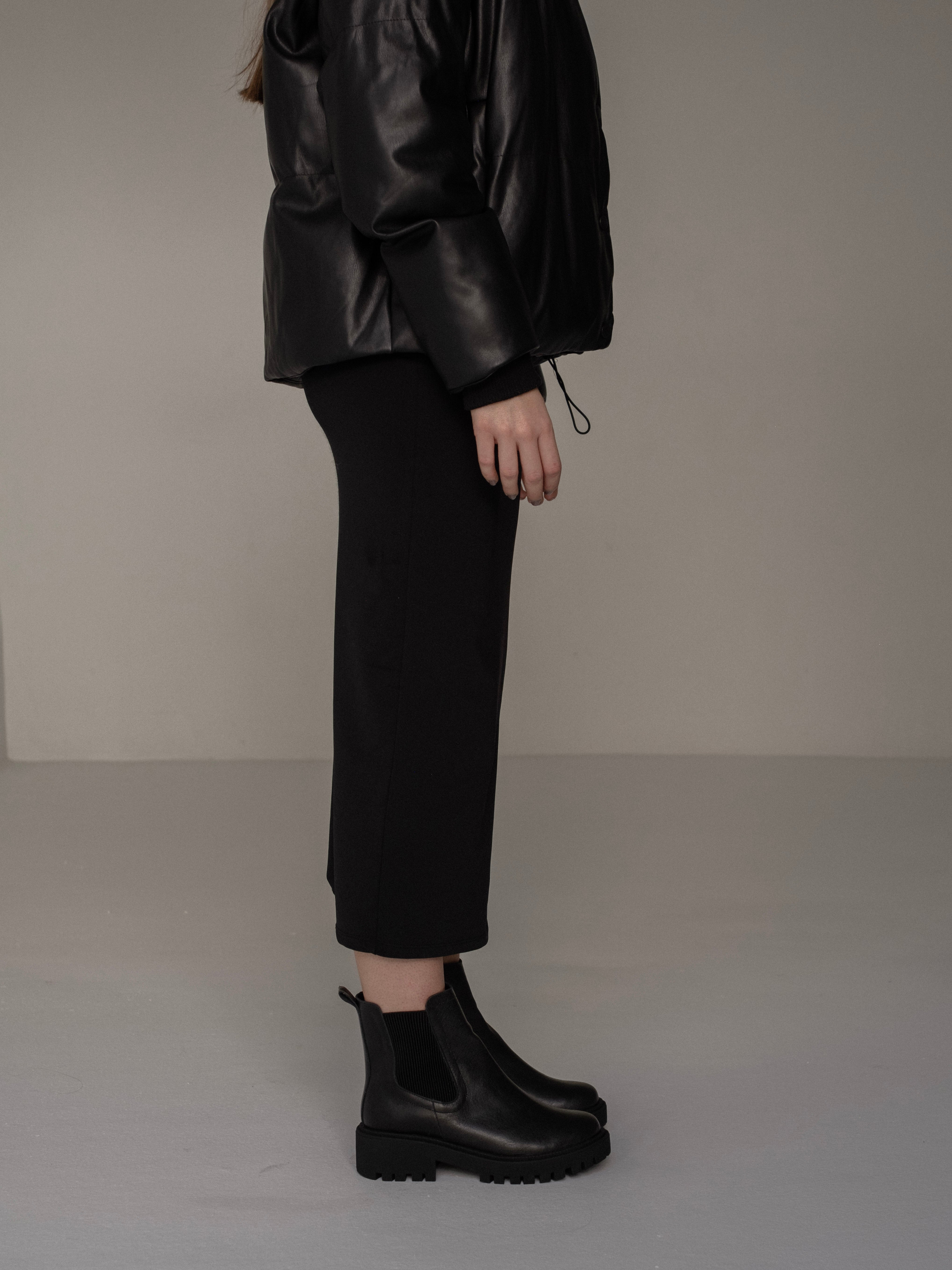 Botín Nova negro – Botín en cuero negro con estilo chelsea