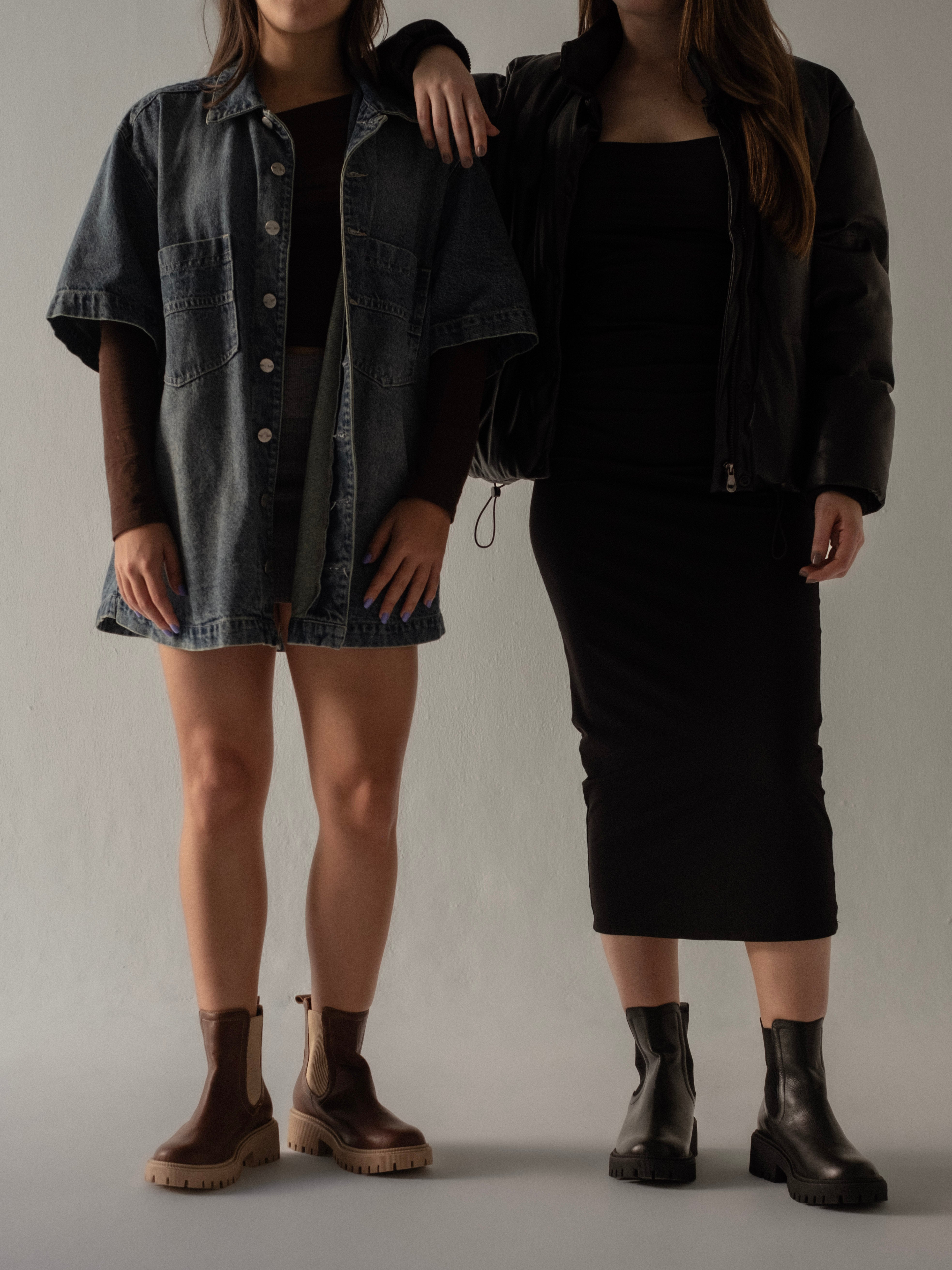 Botín Nova negro – Botín en cuero negro con estilo chelsea