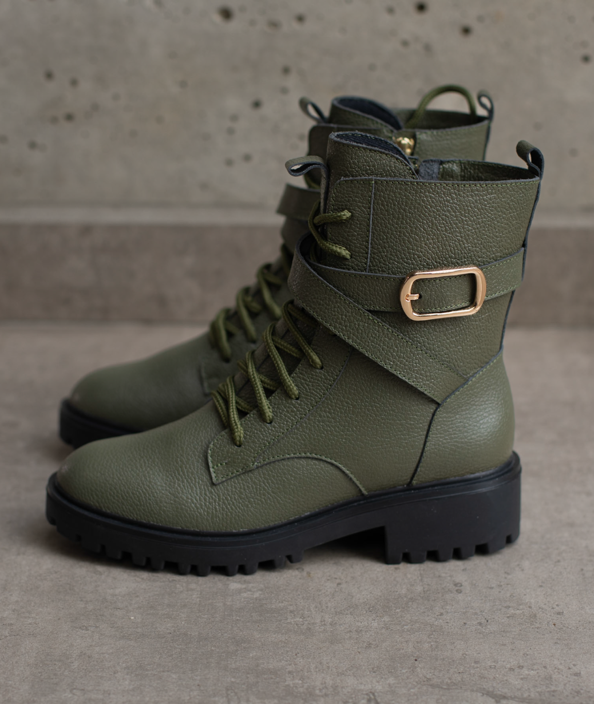 Botín Sienna Verde con Estilo Militar