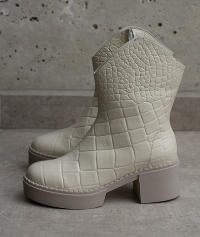 Botín Montana en Cuero Talco (Blanco hueso) con Estilo Texano