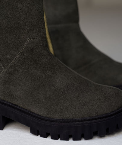 Botín de cuero Cyra verde – Estilo natural y confort artesanal