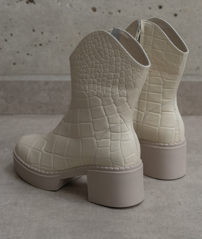 Botín Montana en Cuero Talco (Blanco hueso) con Estilo Texano