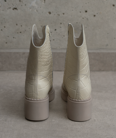 Botín Montana en Cuero Talco (Blanco hueso) con Estilo Texano