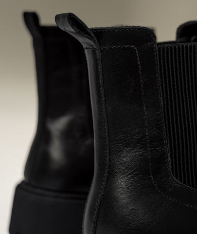 Botín Nova negro – Botín en cuero negro con estilo chelsea