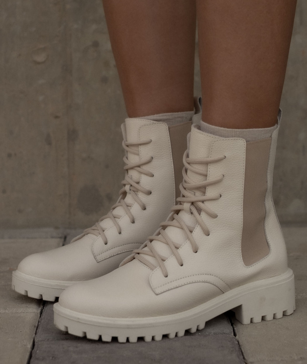 Botas de cuero Aura marfil – Elegancia atemporal en cuero genuino