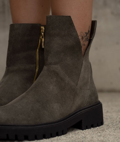 Botín de cuero Cyra verde – Estilo natural y confort artesanal