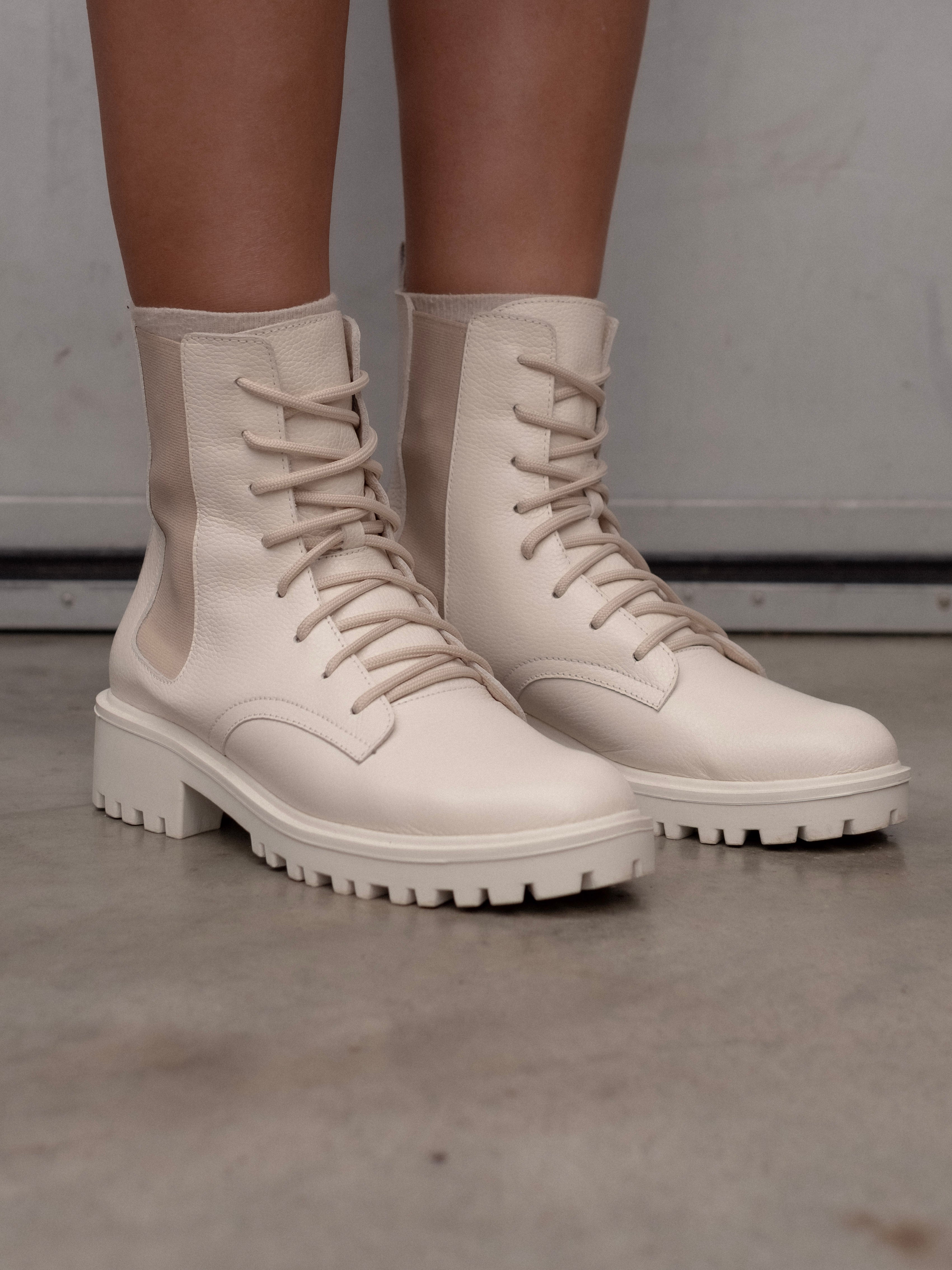 botines-blancas-militares-resorte- mujer-cordones-cuero-mowma-1