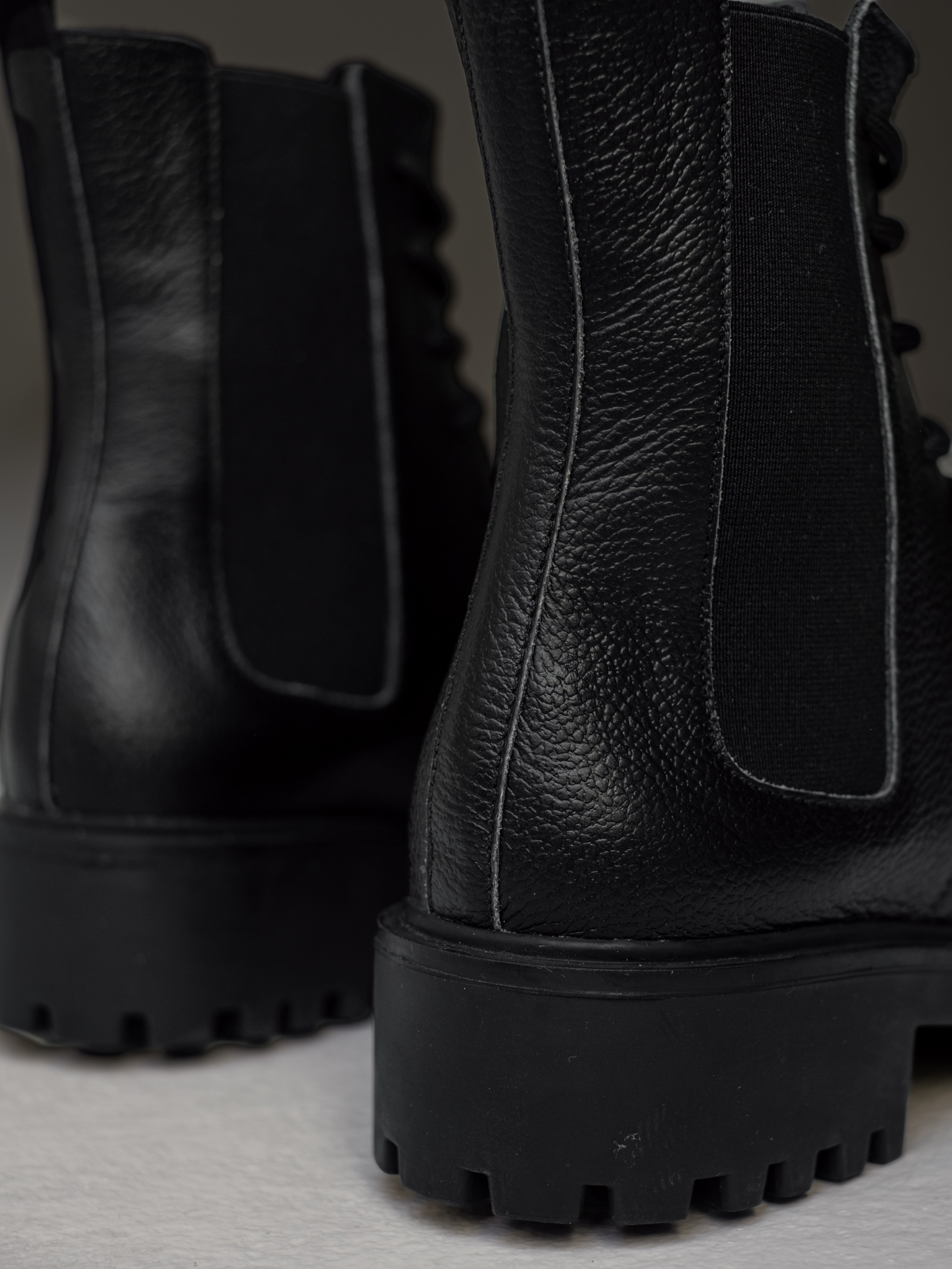 botines-negros-militares-resorte- mujer-cordones-cuero-mowma-10