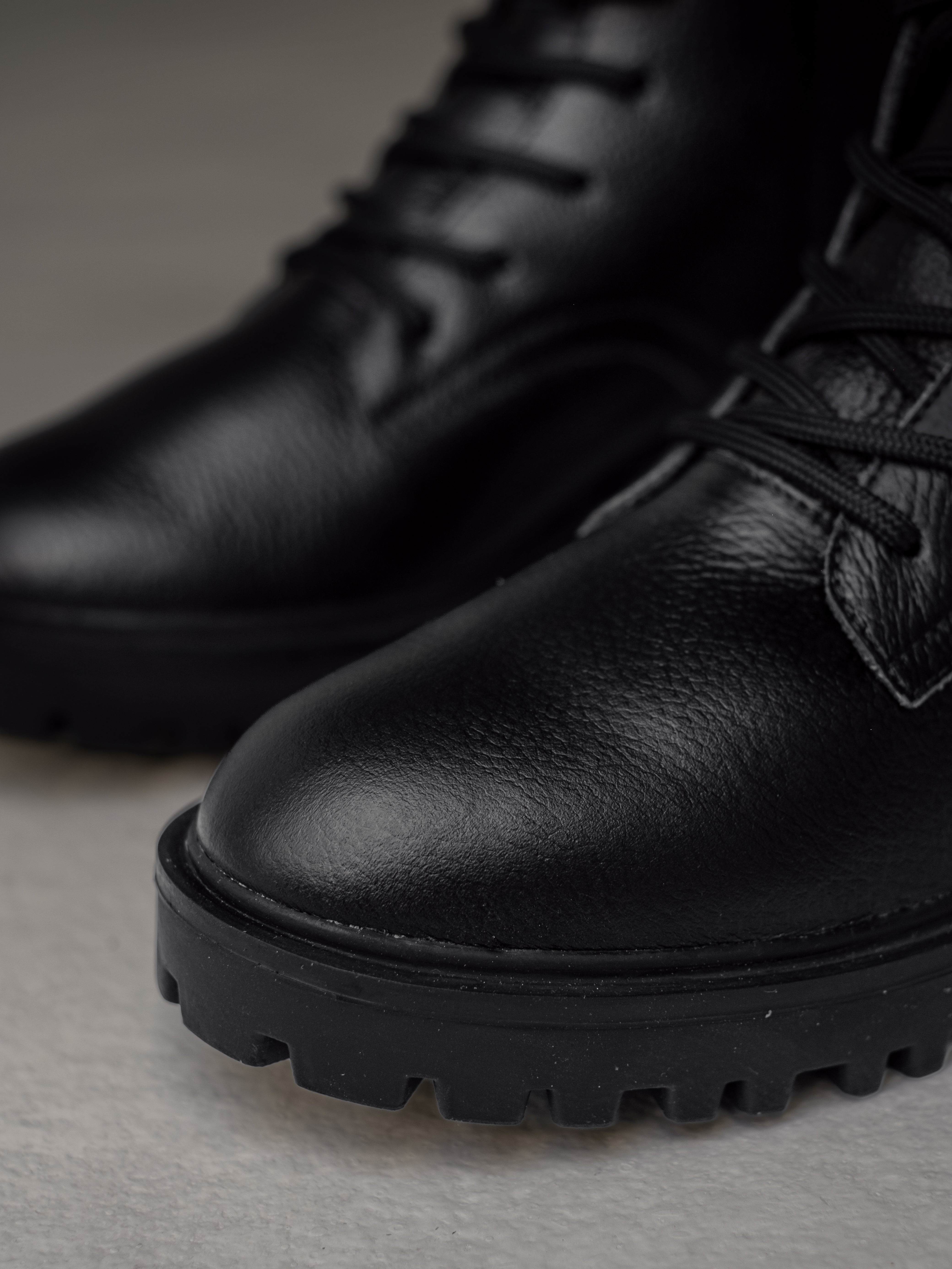botines-negros-militares-resorte- mujer-cordones-cuero-mowma-6