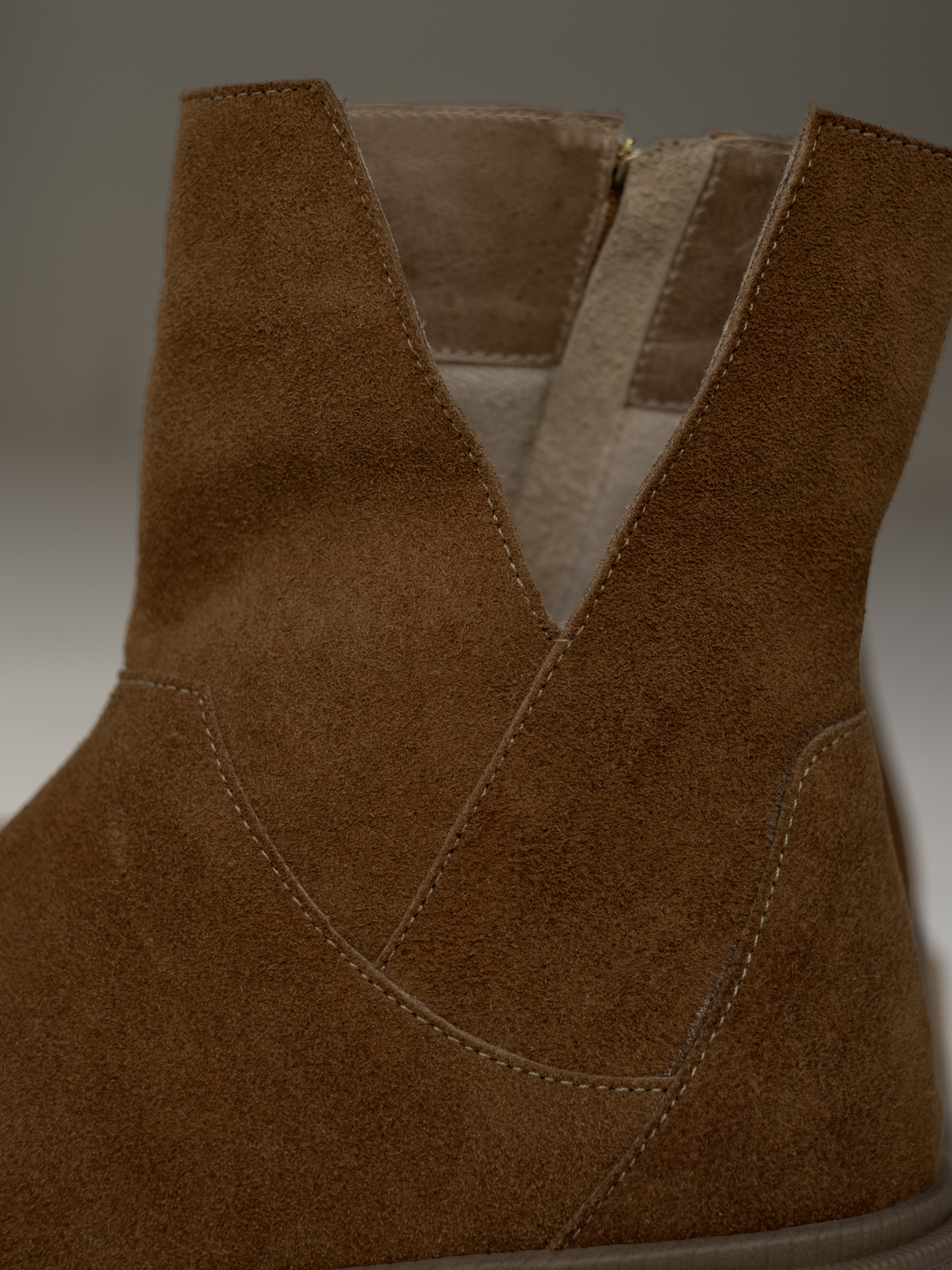 botines-carnaza-gamuza-miel--planas- mujer-cuero-mowma-3