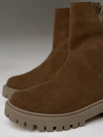 botines-carnaza-gamuza-miel--planas- mujer-cuero-mowma-4