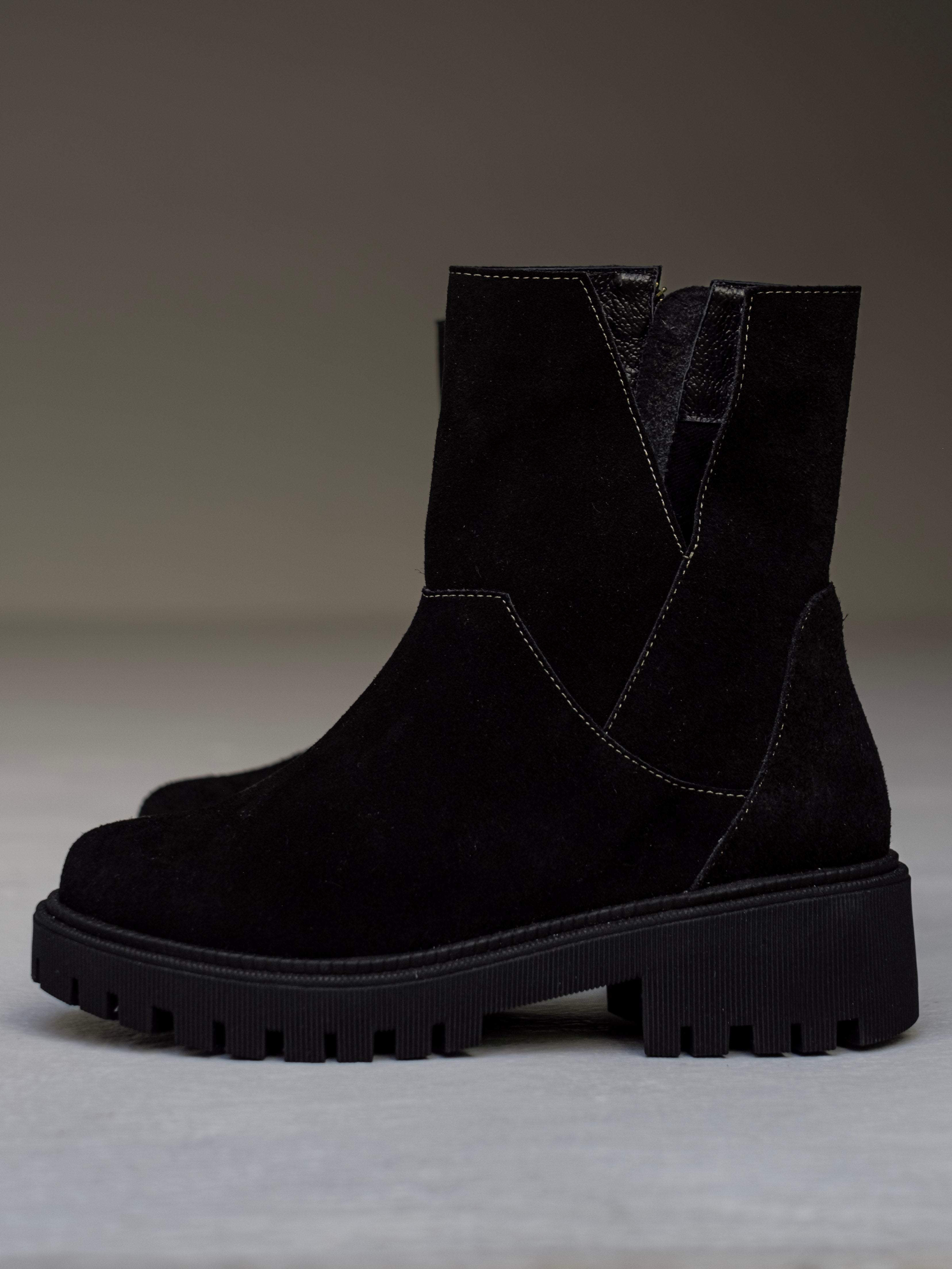botines-carnaza-gamuza-negro-planos- mujer-cuero-mowma-2