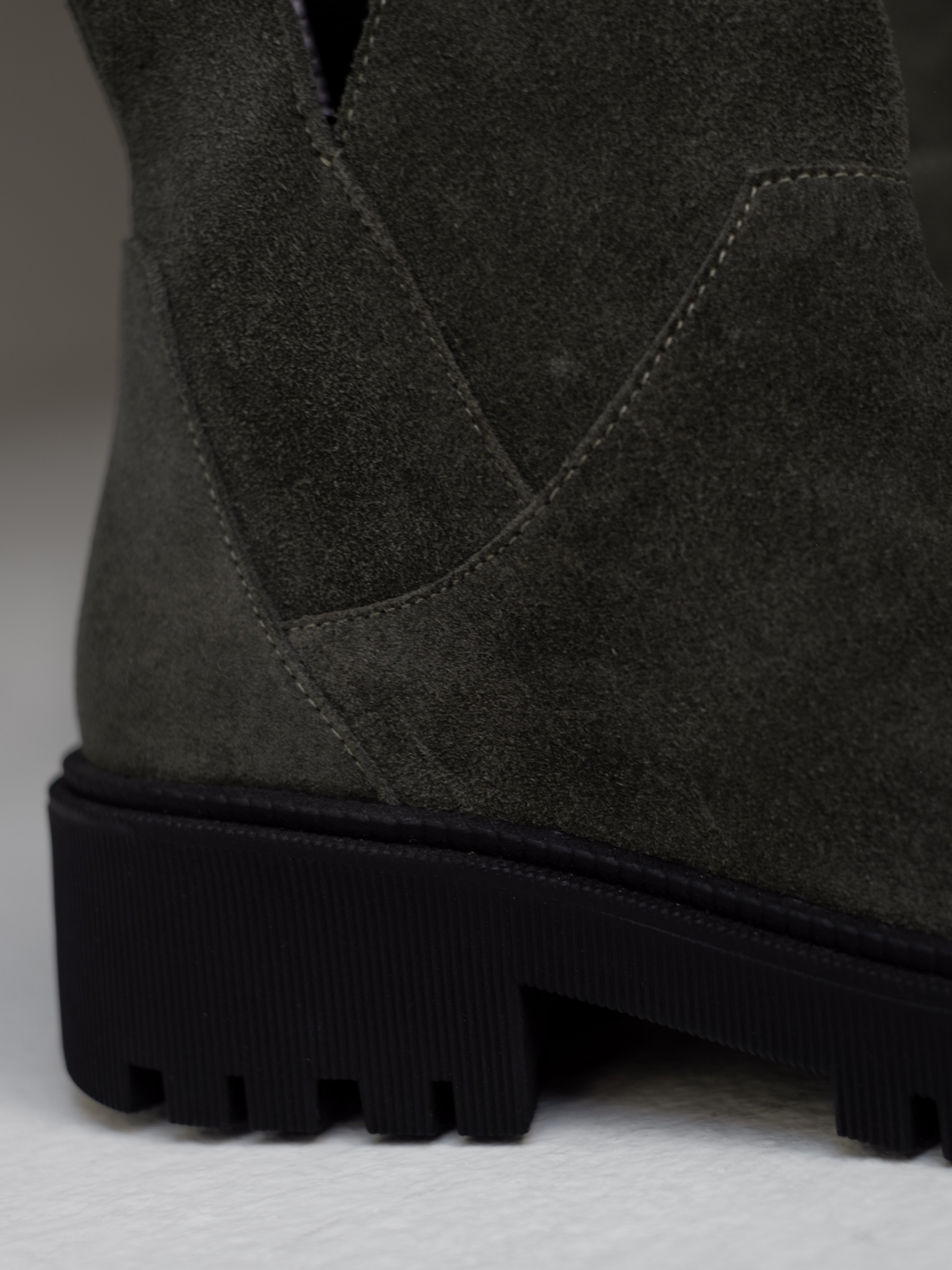 botines-carnaza-gamuza-verde-planas- mujer-cuero-mowma-4
