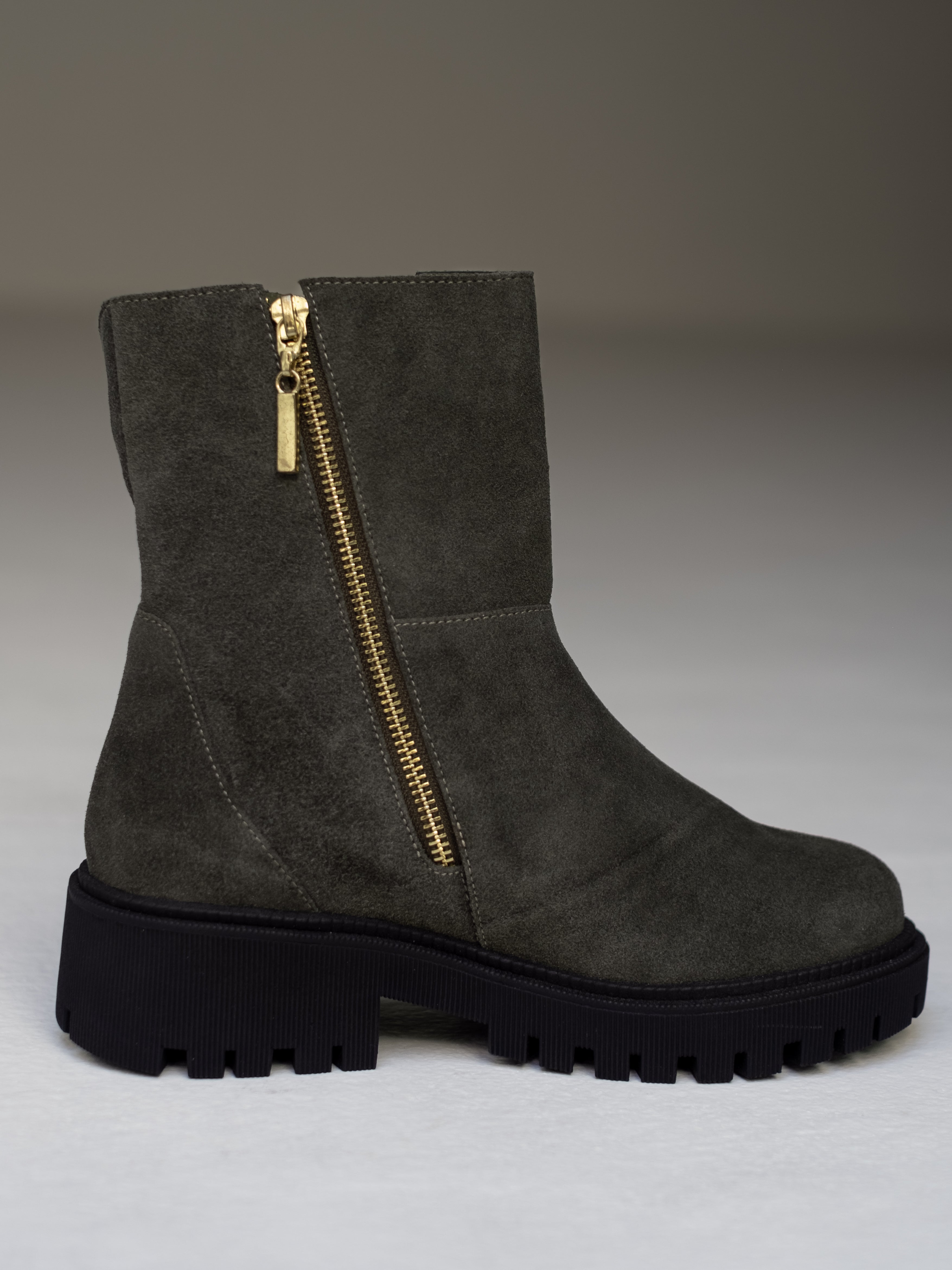 botines-carnaza-gamuza-verde-planas- mujer-cuero-mowma-5