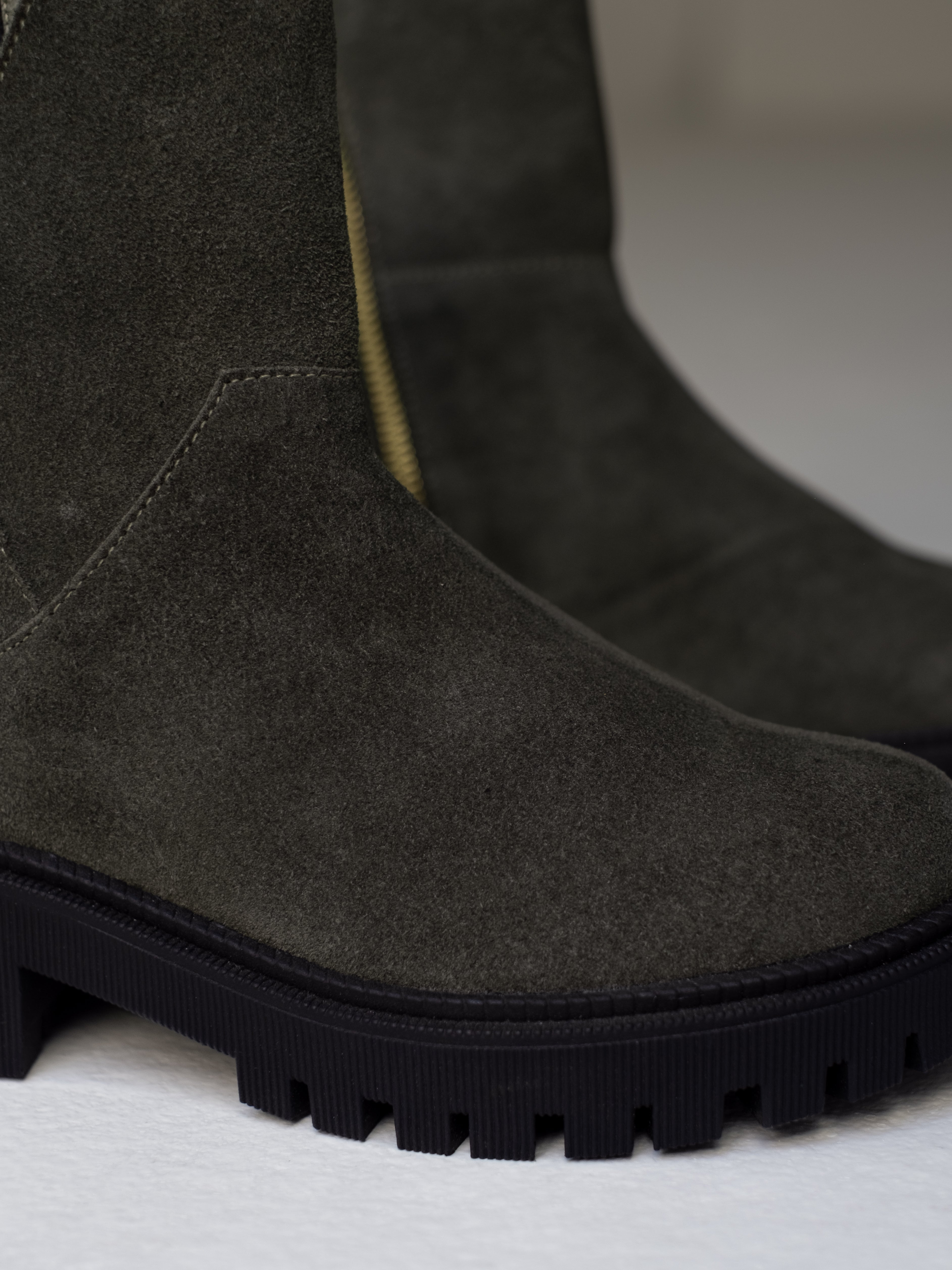 botines-carnaza-gamuza-verde-planas- mujer-cuero-mowma-7