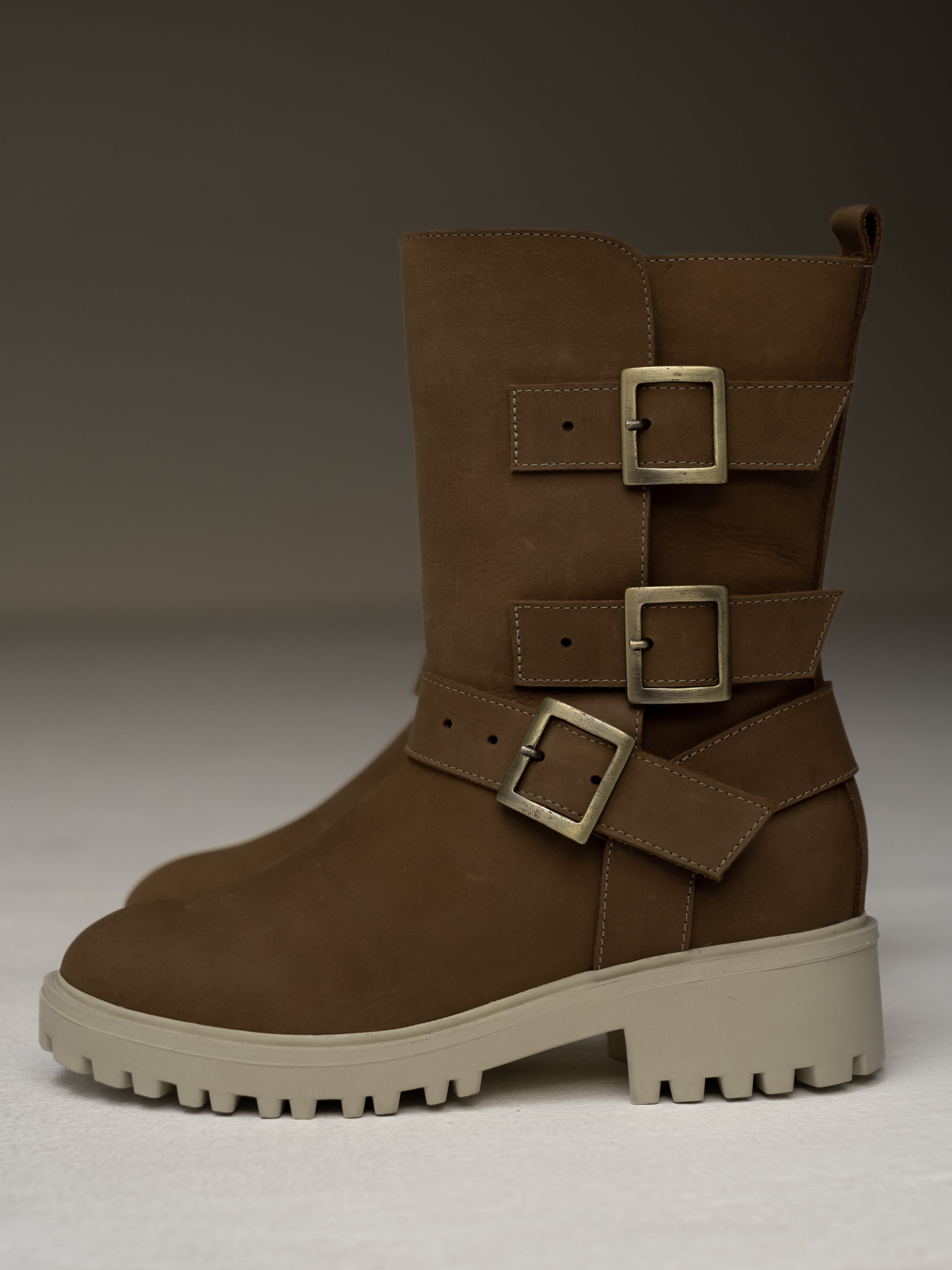 botas-miel-cafe-texanas-hebillas- mujer-cuero-mowma-3