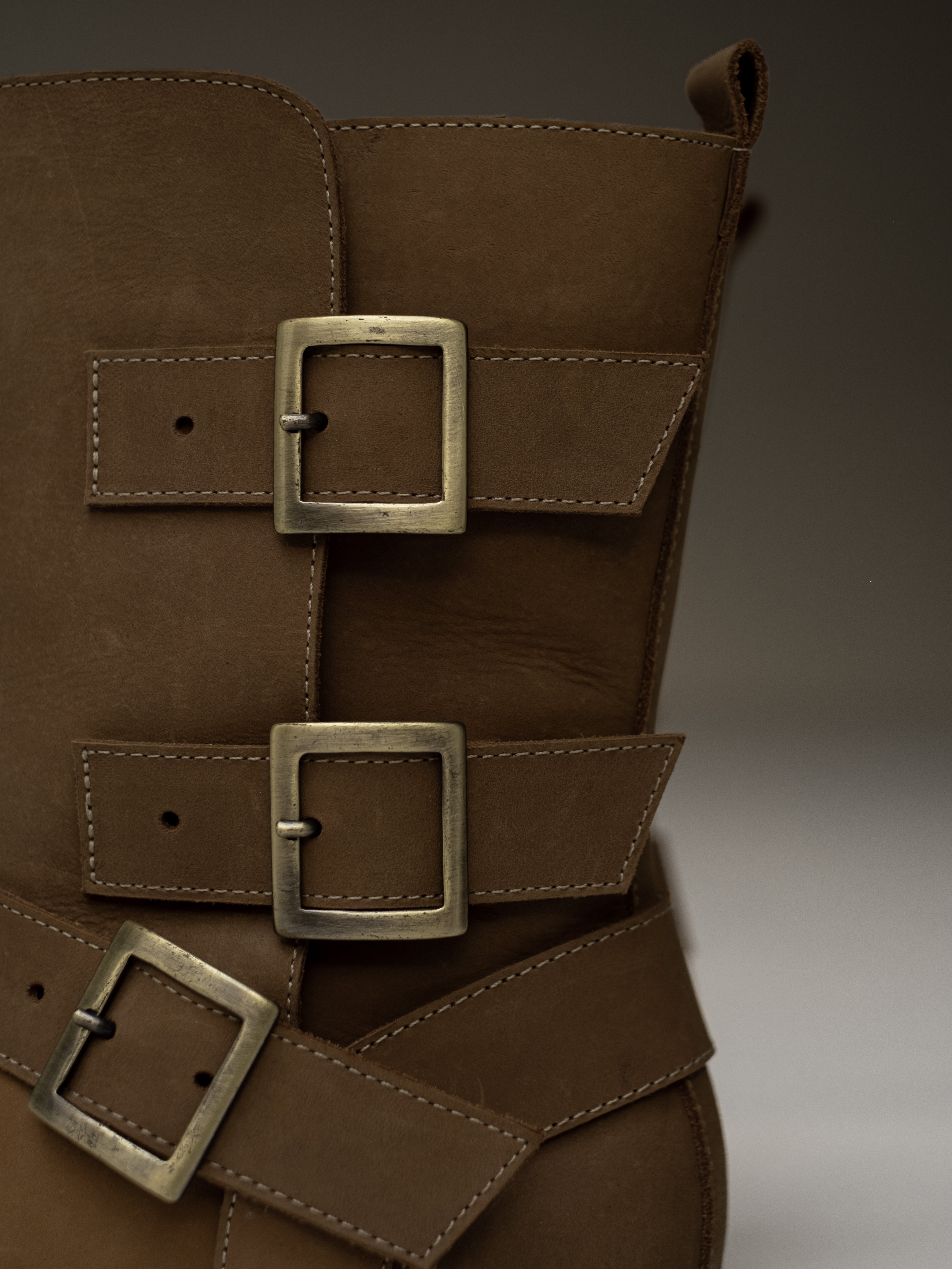 botas-miel-cafe-texanas-hebillas- mujer-cuero-mowma-4