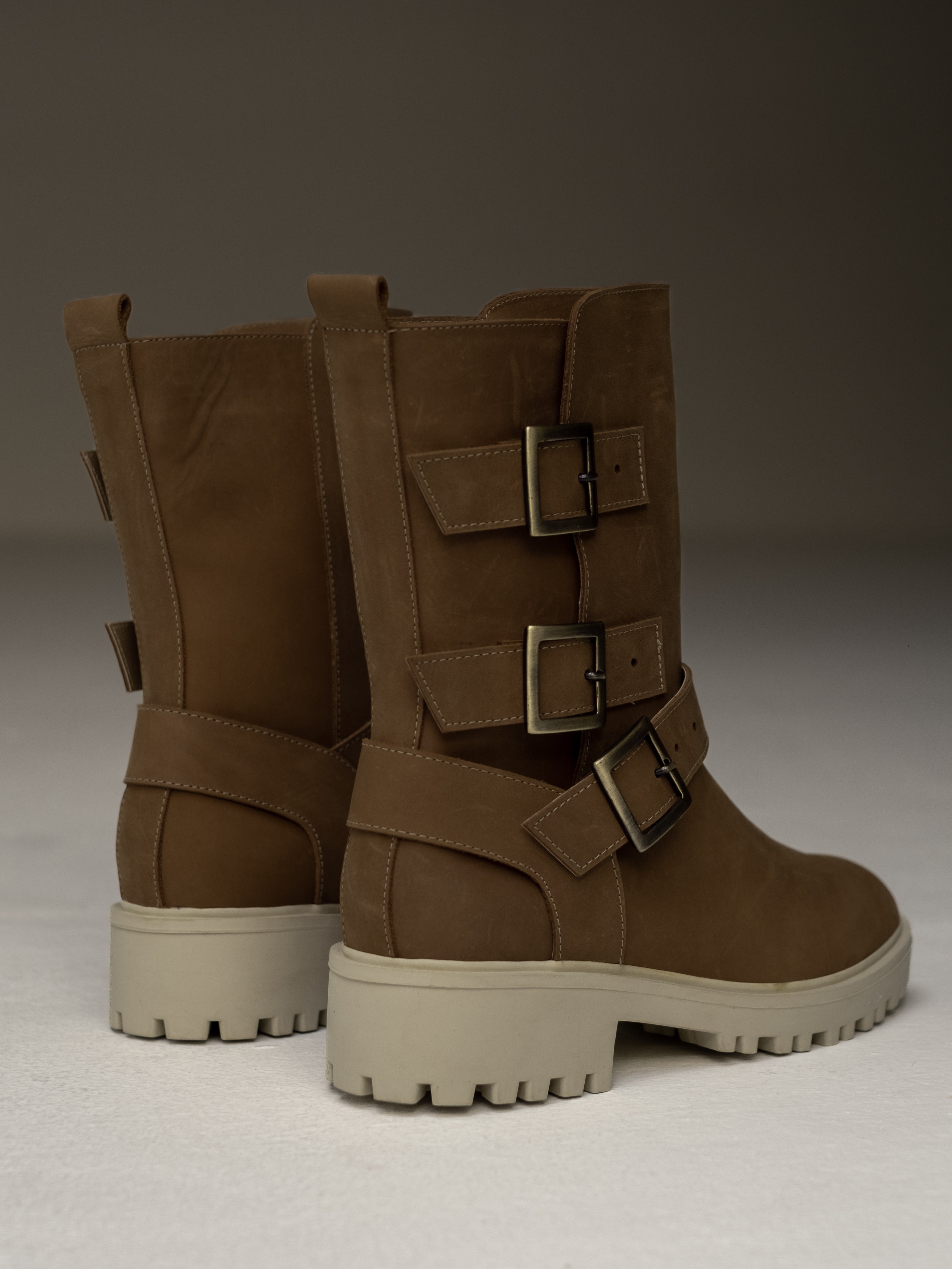 botas-miel-cafe-texanas-hebillas- mujer-cuero-mowma-6