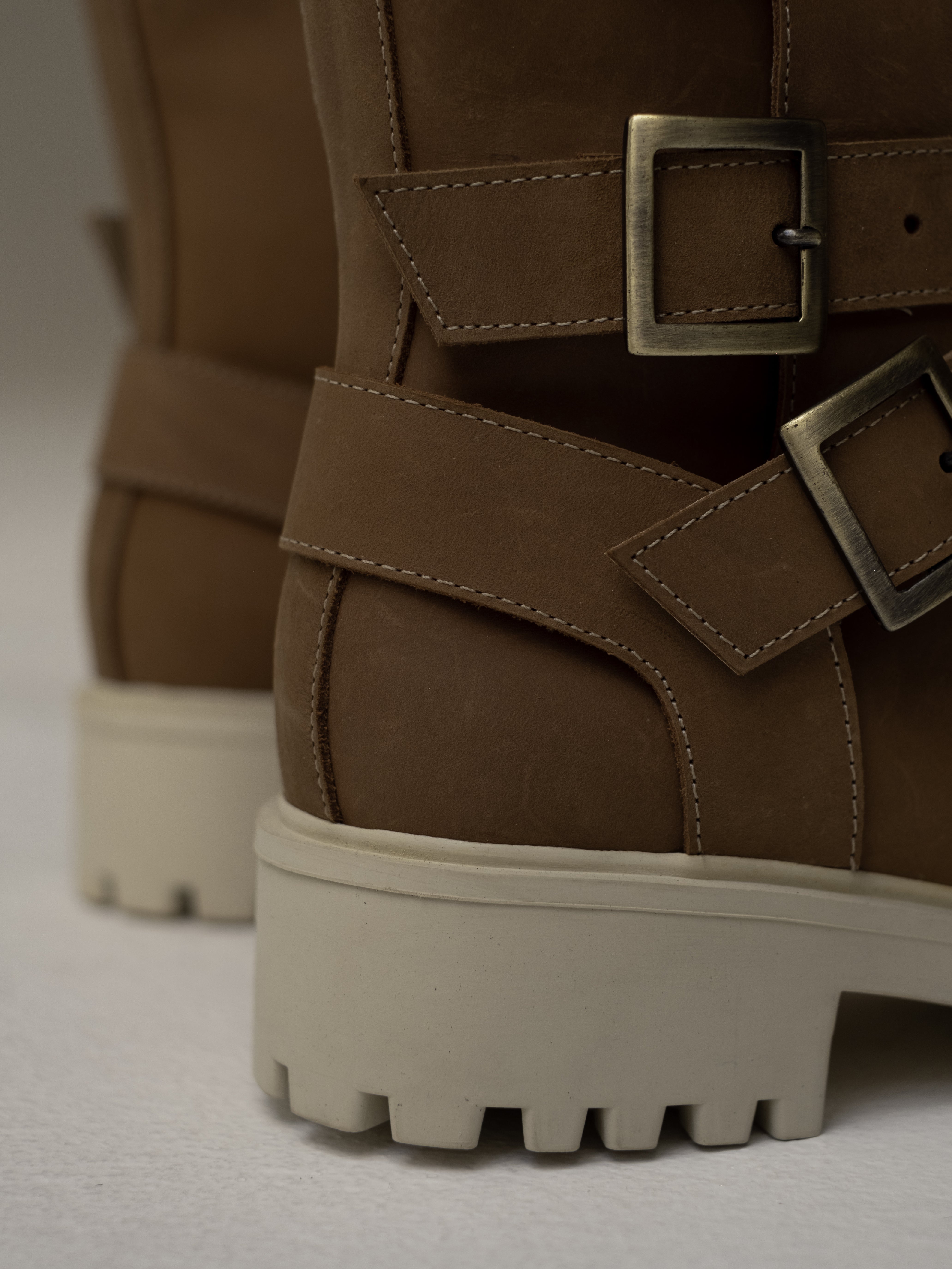 botas-miel-cafe-texanas-hebillas- mujer-cuero-mowma-8
