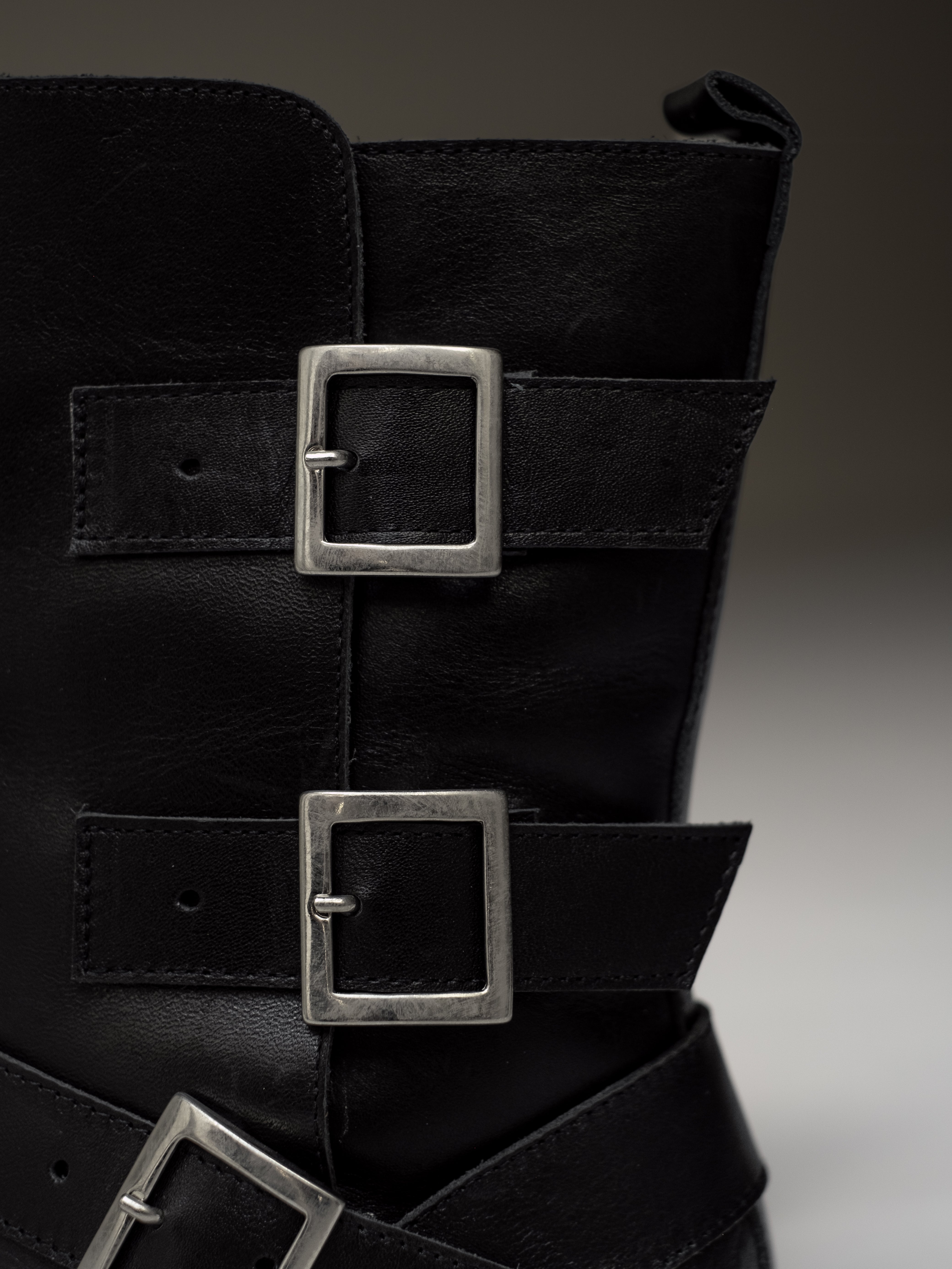botas-negras-texanas-hebillas- mujer-cuero-mowma-4