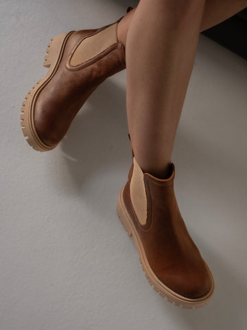 botas-negras-chelsea-resorte-planas- mujer-cuero-mowma-10
