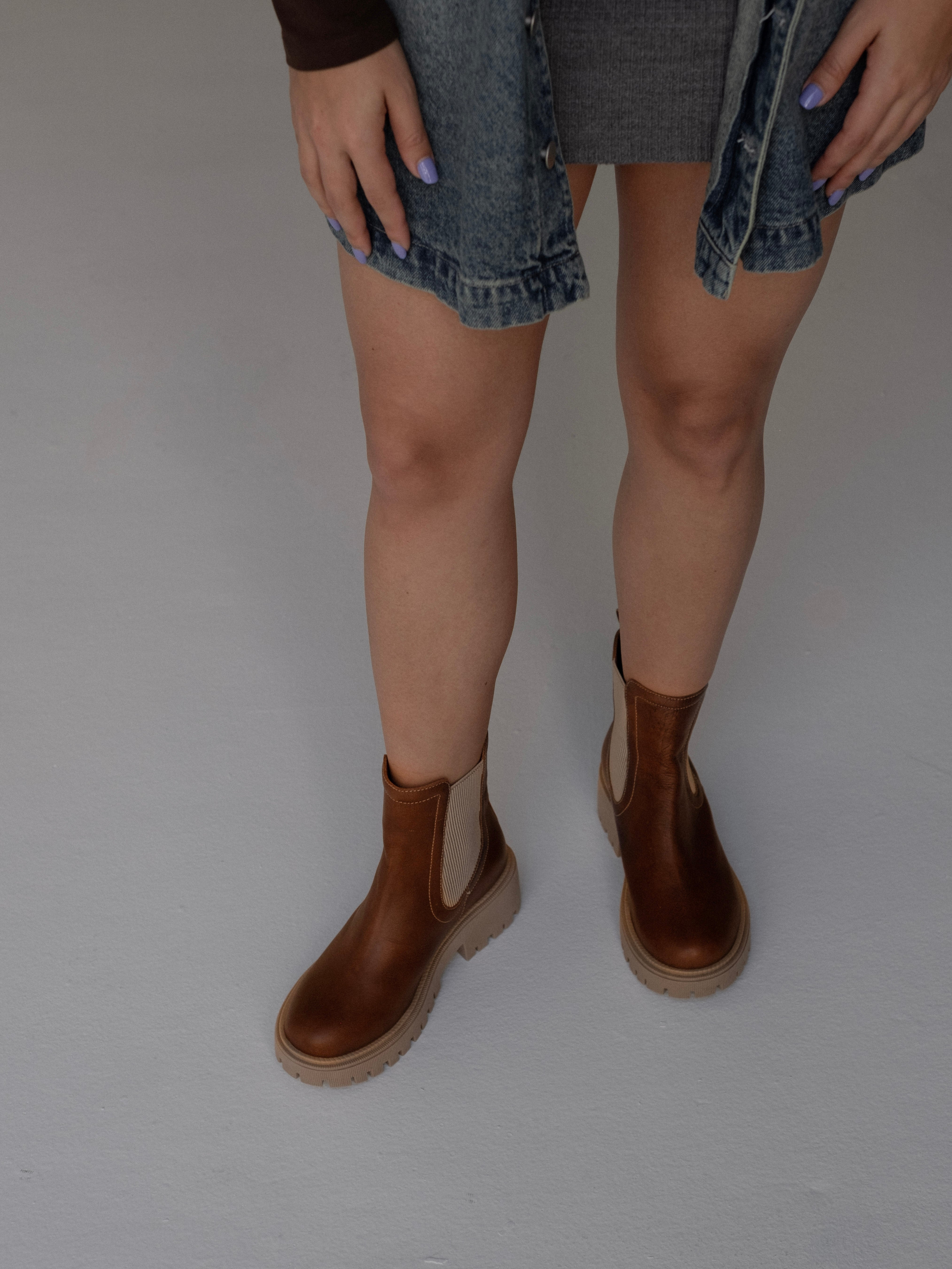 botas-negras-chelsea-resorte-planas- mujer-cuero-mowma-16