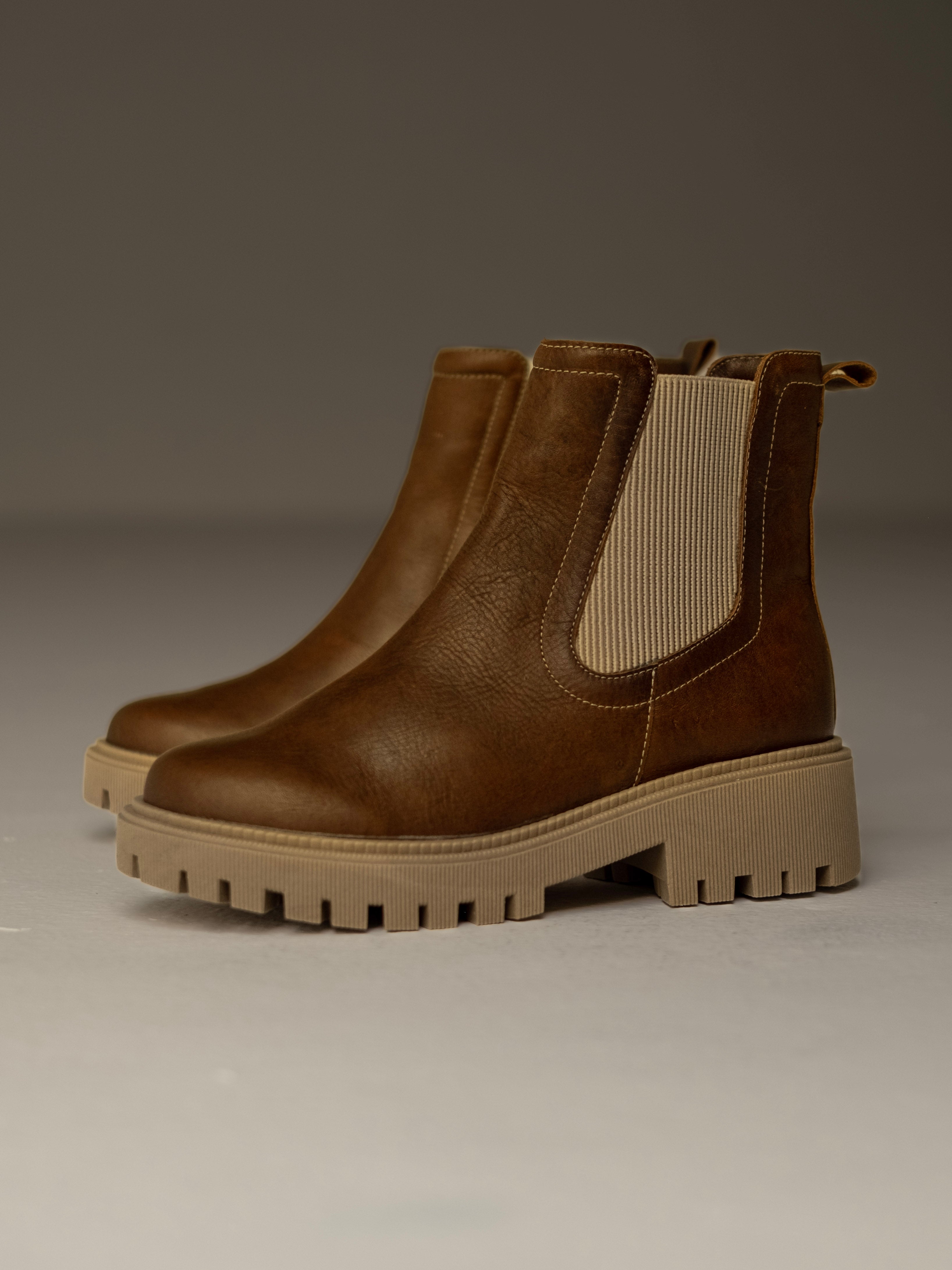 botas-negras-chelsea-resorte-planas- mujer-cuero-mowma-1