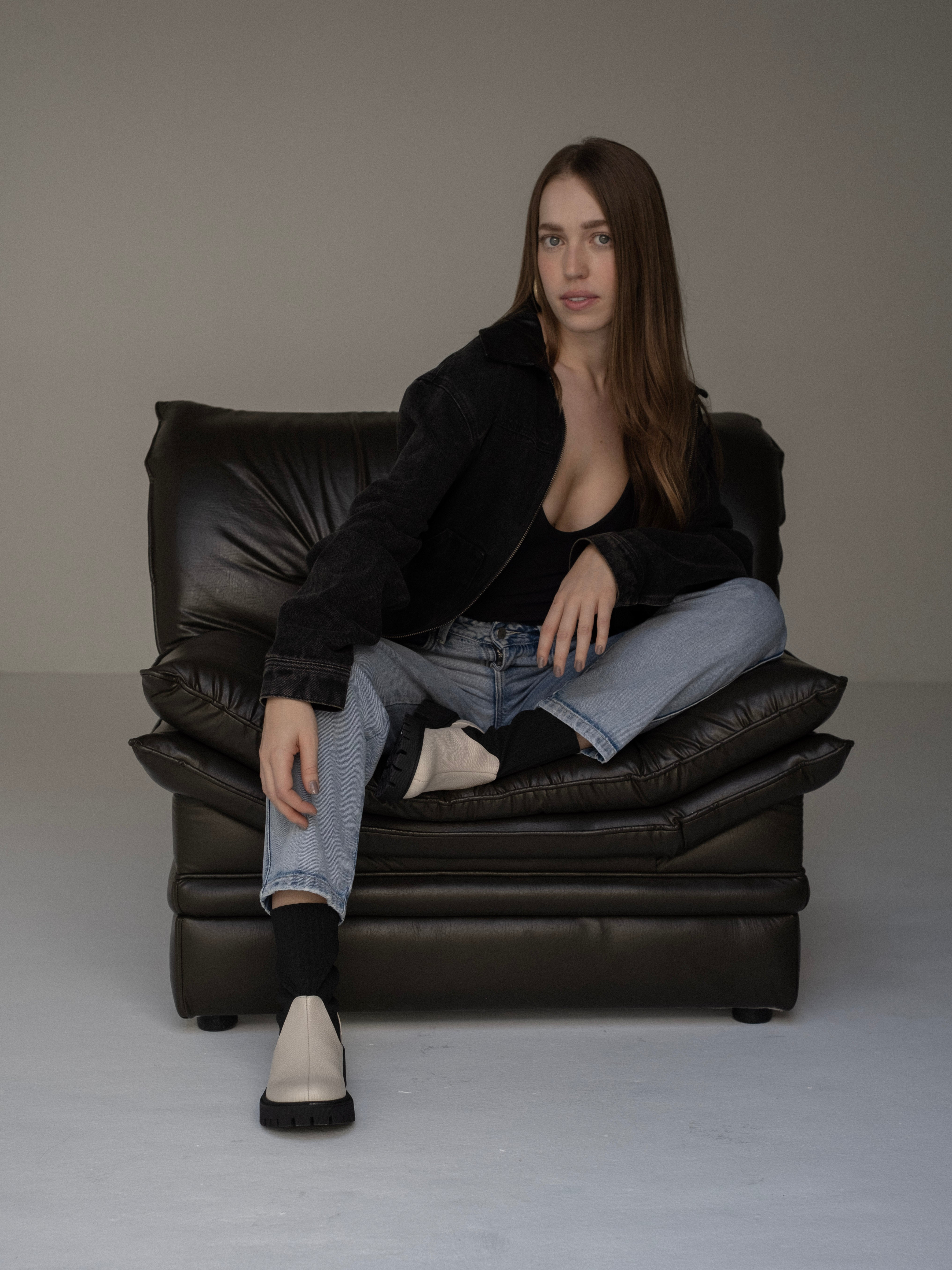 botas-medias-tela-negras-blancas-planas- mujer-cuero-mowma-10