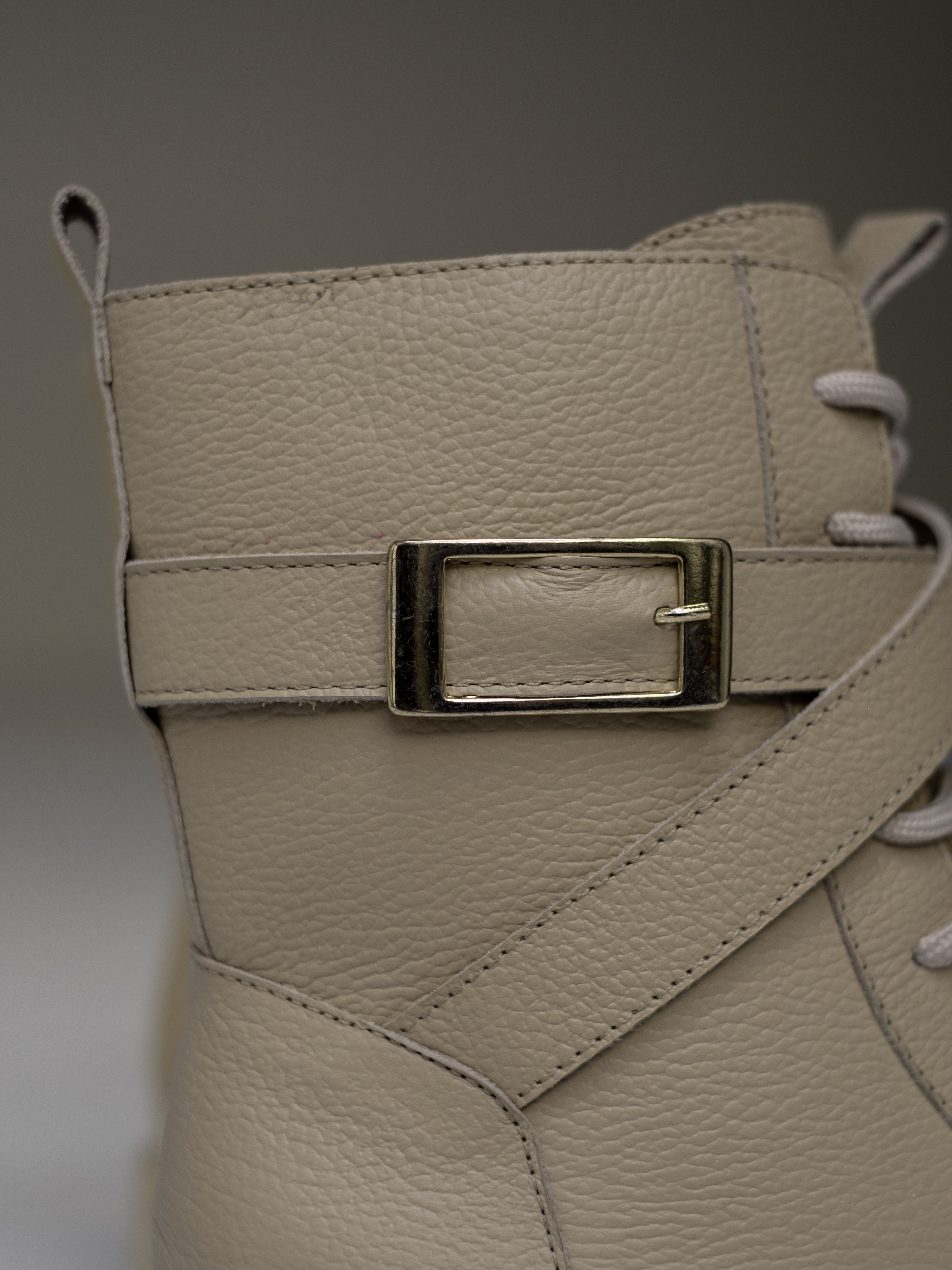 botines-beige-claros-militares-mujer-cordones-cuero-mowma-4