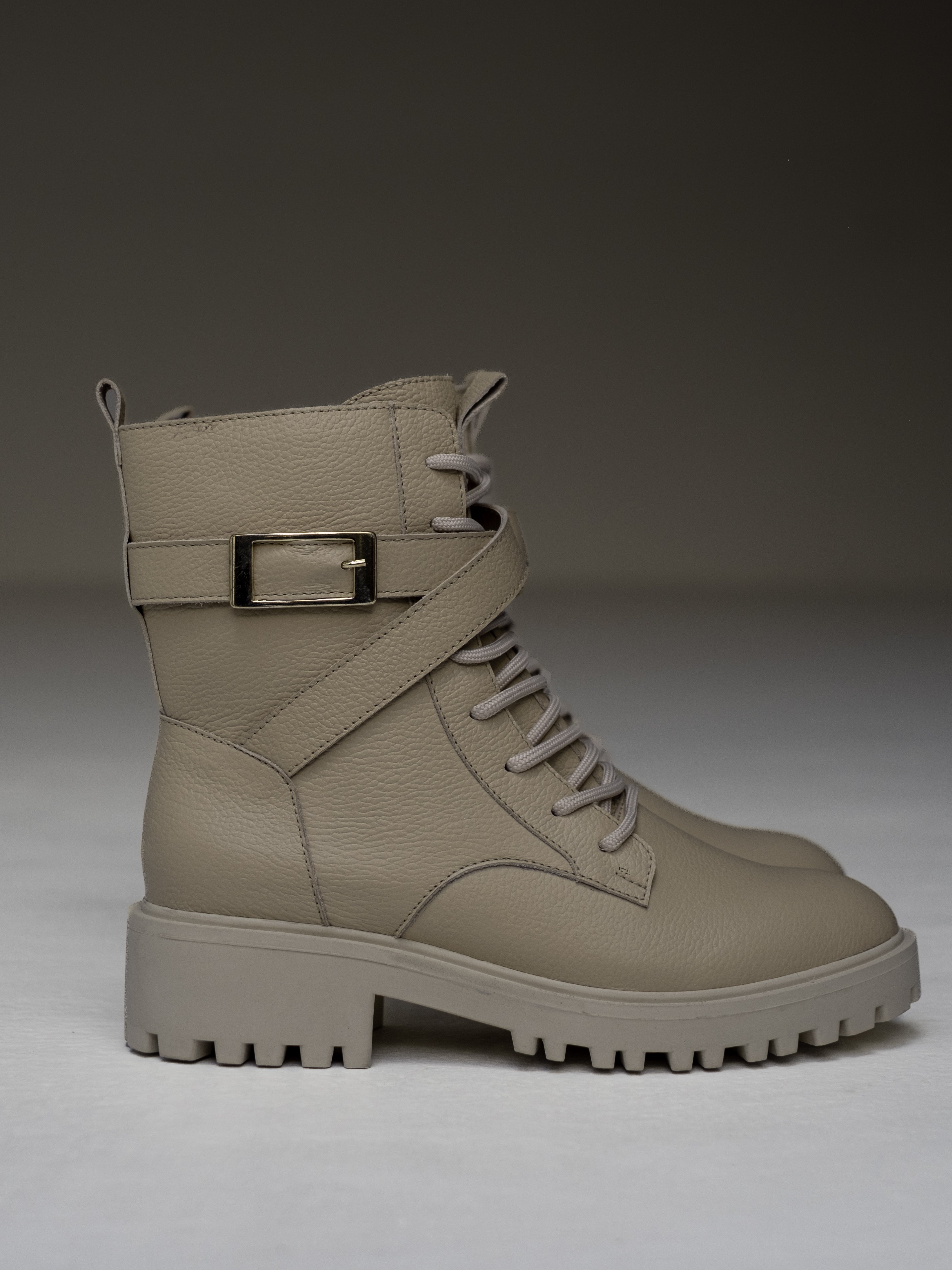 botines-beige-claros-militares-mujer-cordones-cuero-mowma-2
