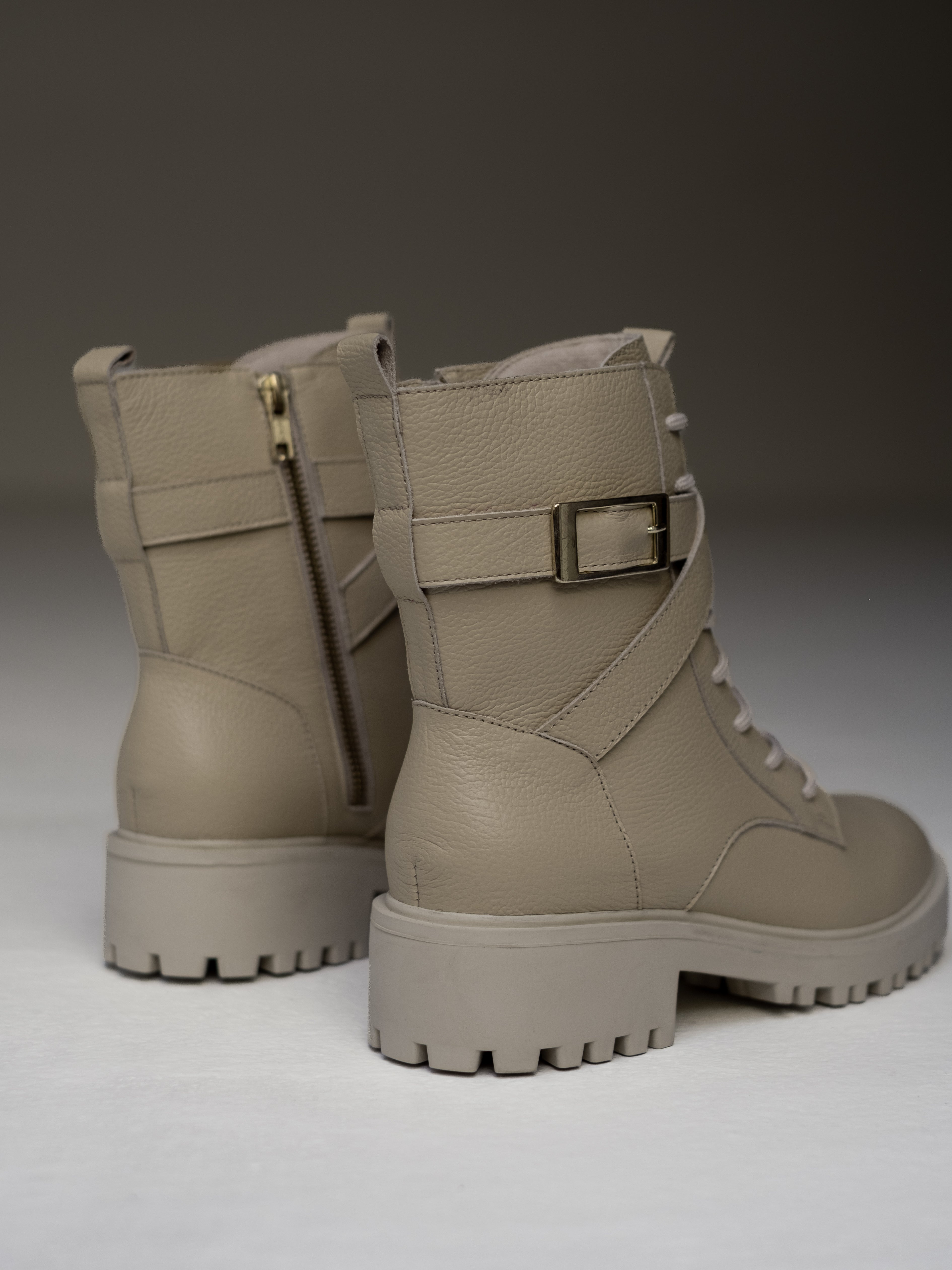 botines-beige-claros-militares-mujer-cordones-cuero-mowma-9
