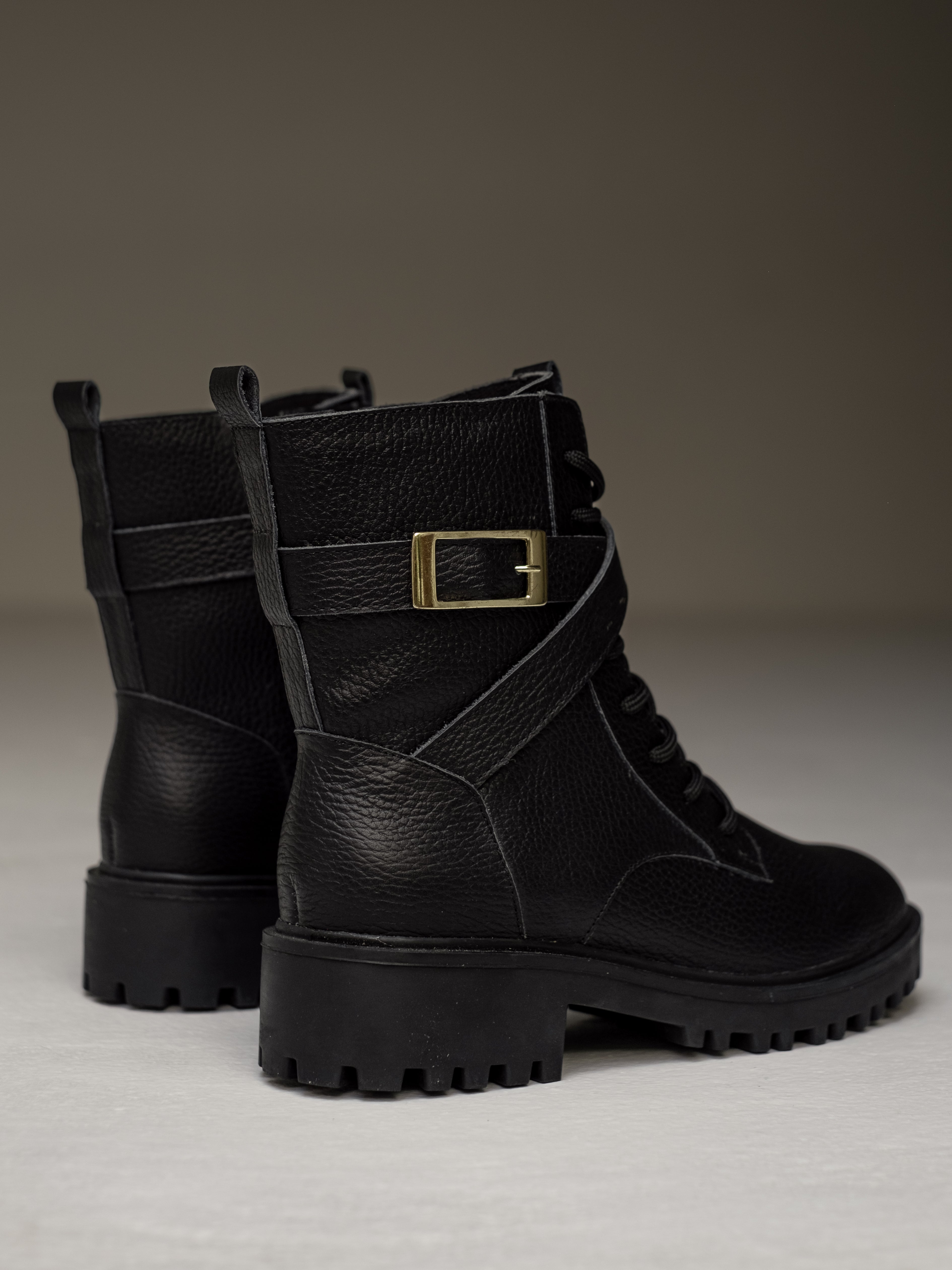 botines-negro-militares-mujer-cordones-cuero-mowma-10