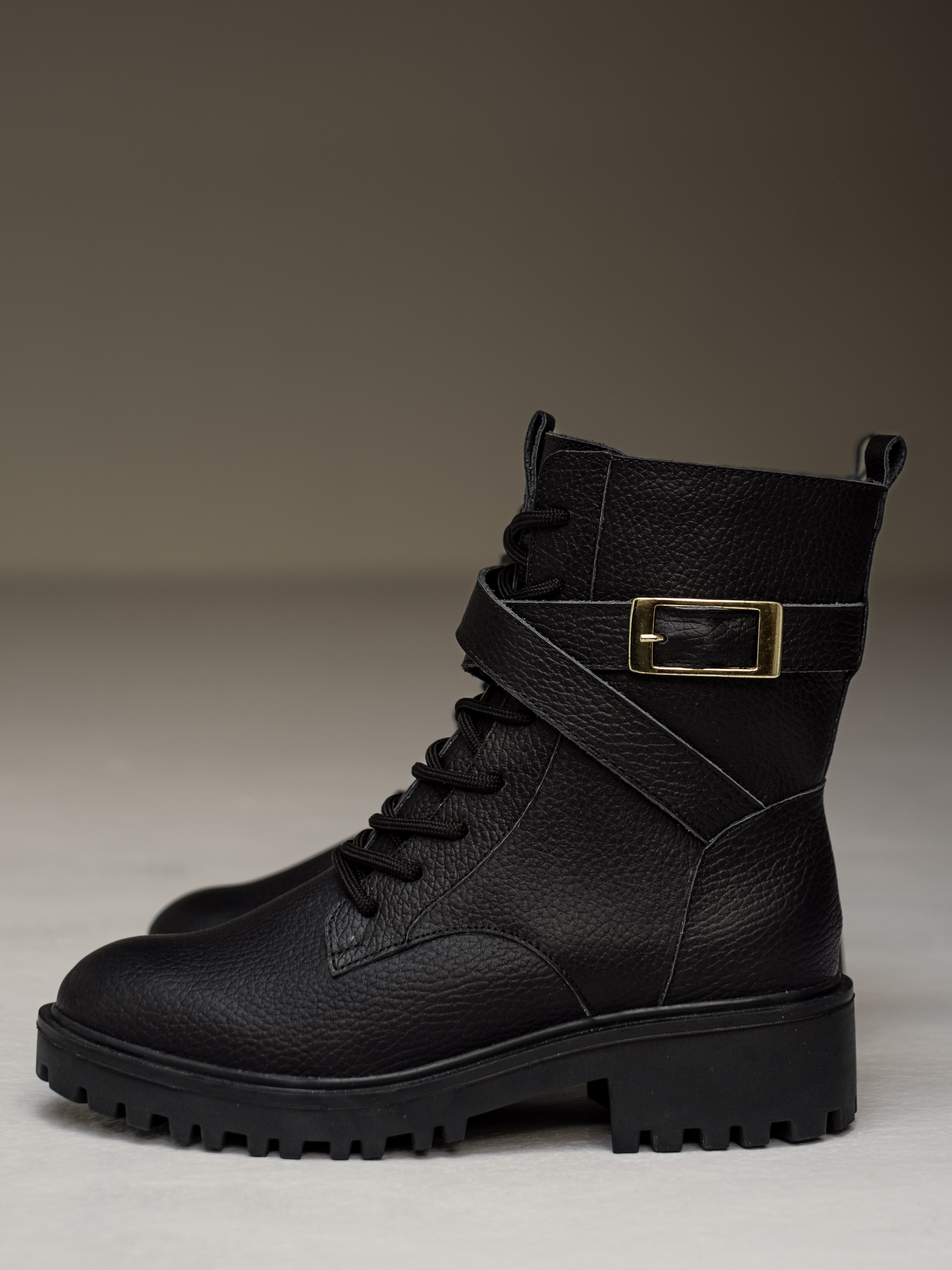 botines-negro-militares-mujer-cordones-cuero-mowma-2