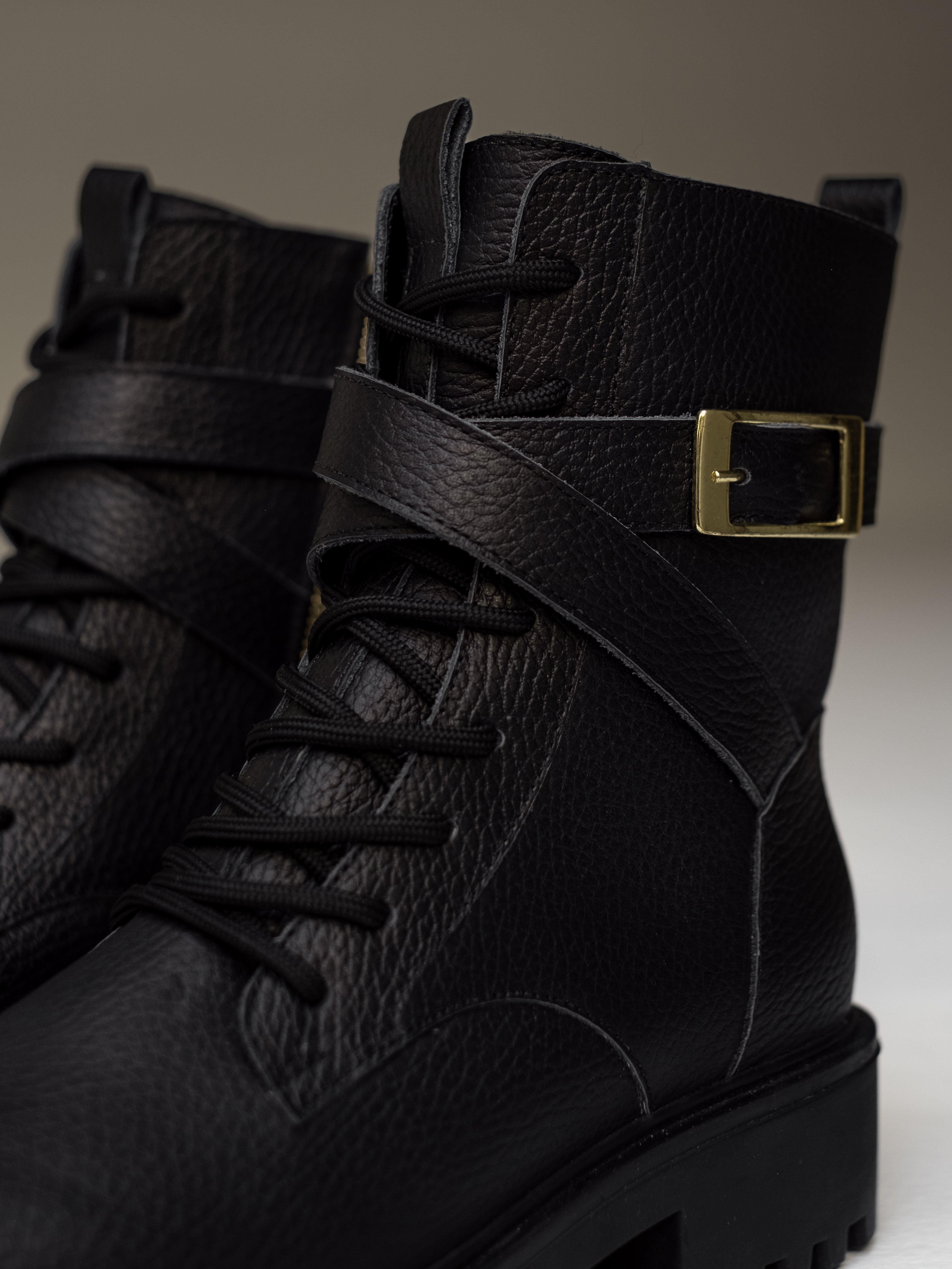 botines-negro-militares-mujer-cordones-cuero-mowma-5