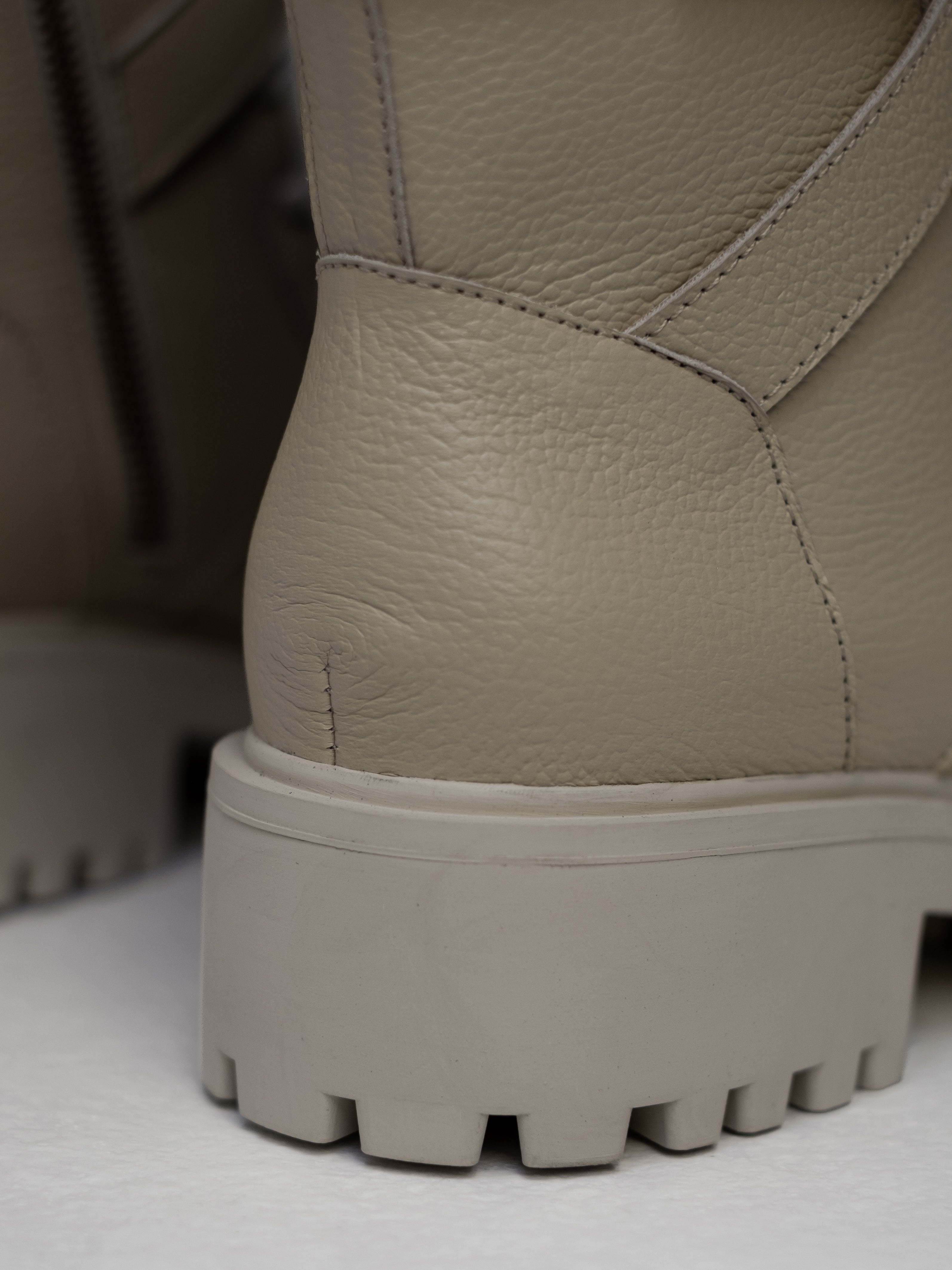 botines-beige-claros-militares-mujer-cordones-cuero-mowma-8